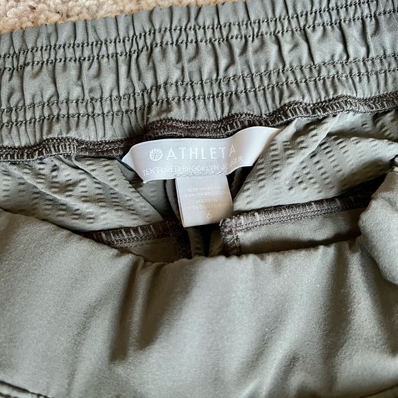 Athleta Brooklyn Textured Jogger, olive color, like new condition, size 6 - Picture 6 of 7